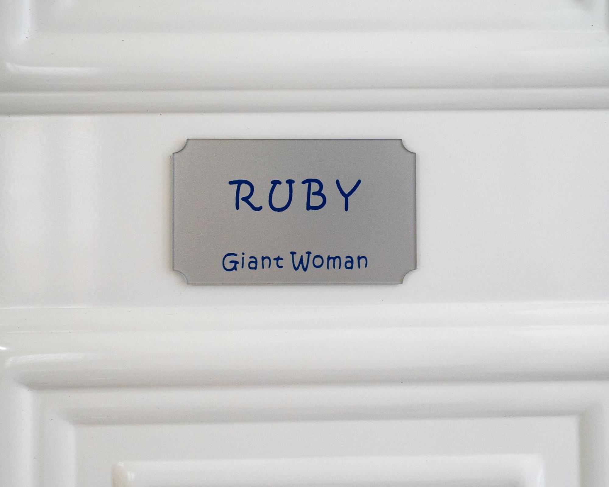Апартаменти Giant Woman Цуцурос Екстер'єр фото